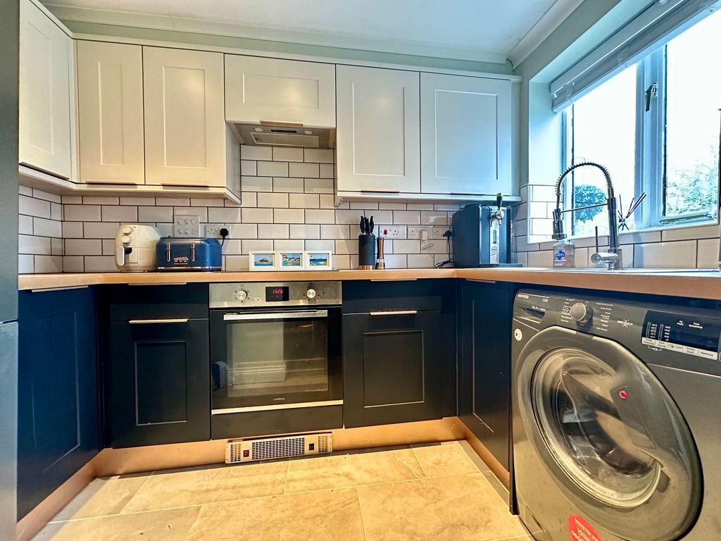 Property photo 3 of 15 Kitchen