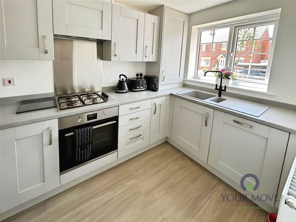 Property photo 3 of 13 Kitchen