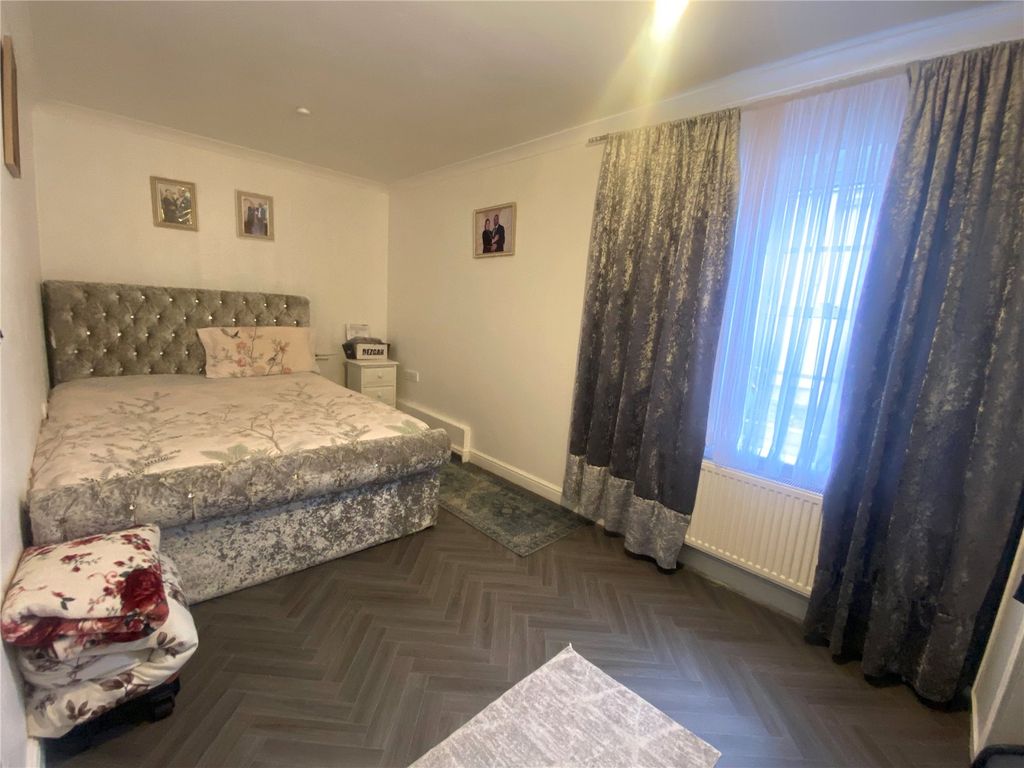 Property photo 3 of 9 Picture No. 06