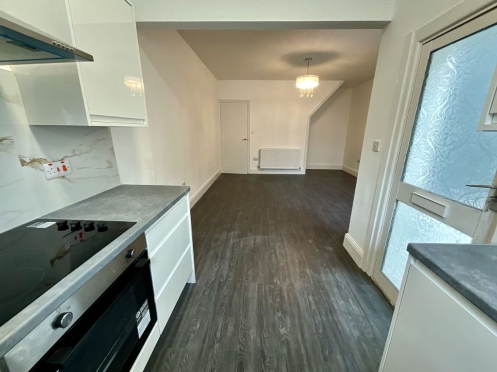 Property photo 2 of 13 16894377-9898-4E05-Bfef-417B57E63097