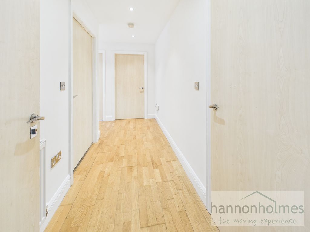 Property photo 3 of 15 Cam05283G0-Pr0217-Still012