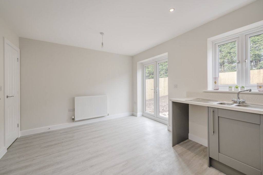 Property photo 3 of 11 Kitchen/Dining Room