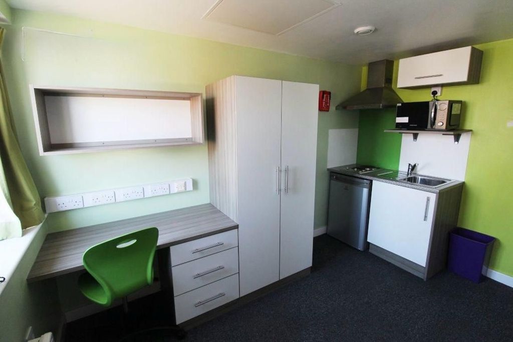 Property photo 3 of 6 cd6A99Db-2c8d-4Aed-Ab35-Ea605Ecbbbd1.Jpg