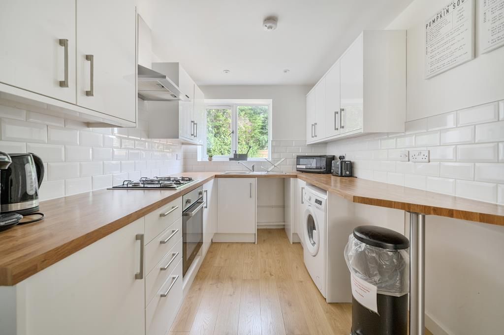 Property photo 3 of 21 Kitchen