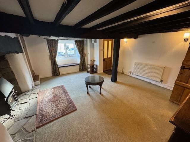 Property photo 3 of 11 Lounge