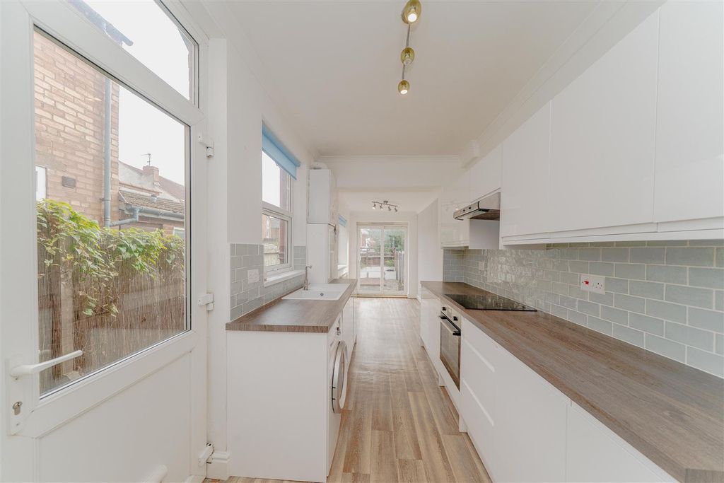 Property photo 2 of 19 Breakfast Kitchen