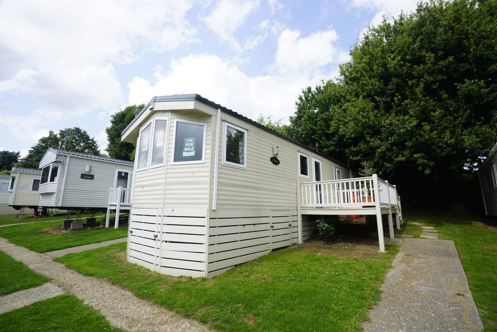 Property photo 1 of 28