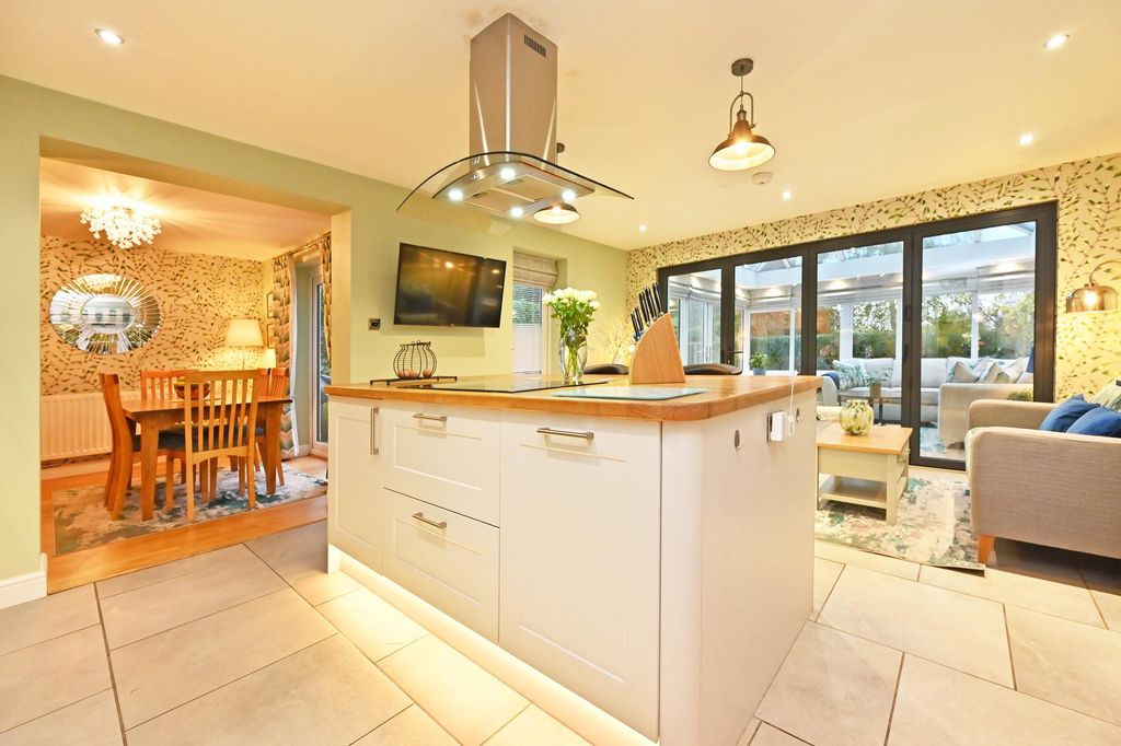 Property photo 2 of 54