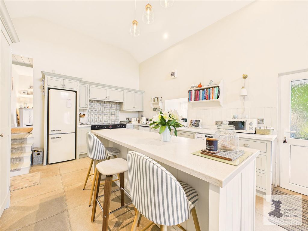 Property photo 3 of 38 Kitchen/Diner