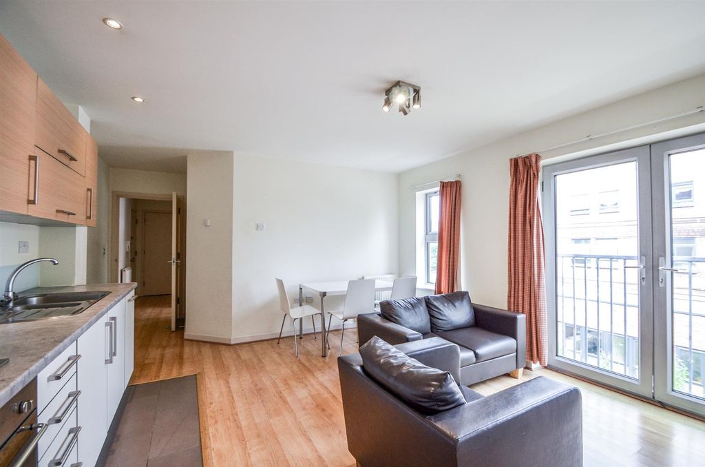 Property photo 3 of 7 Devons Road