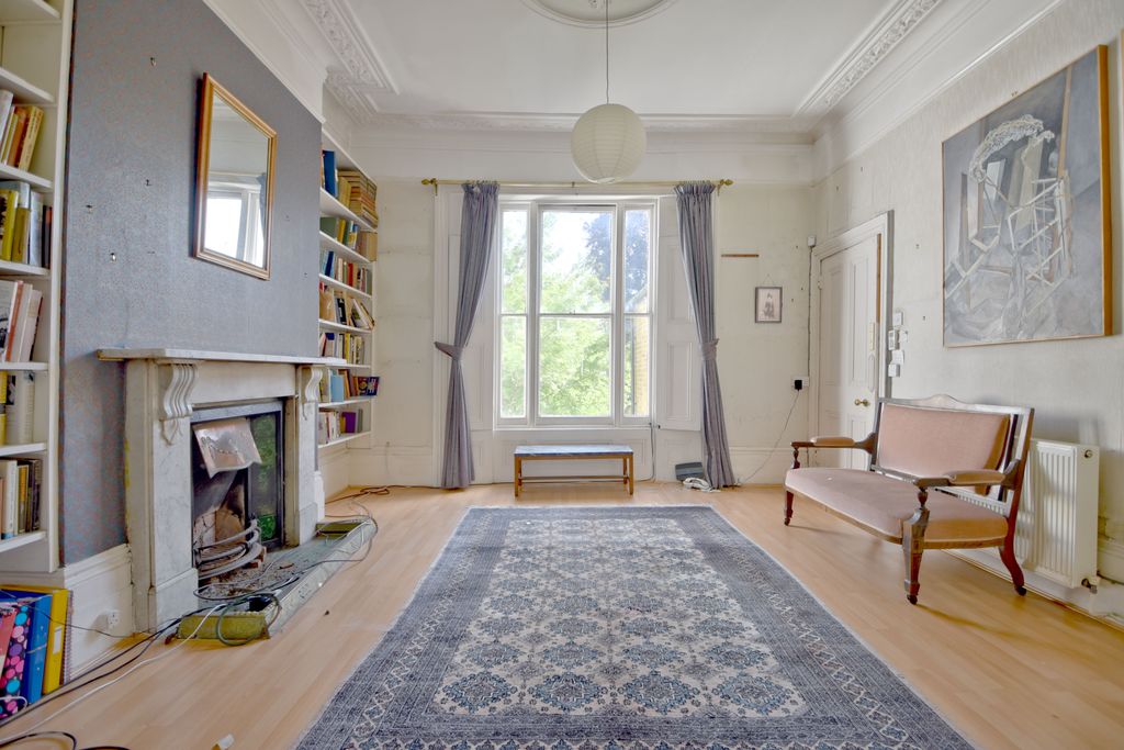 Property photo 2 of 21