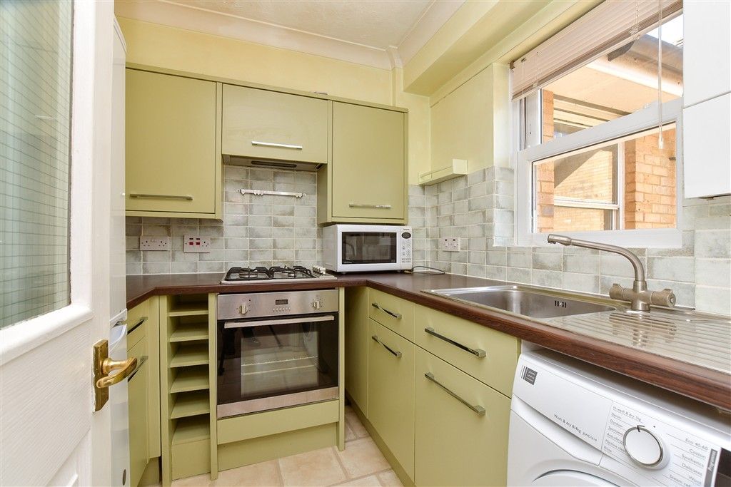 Property photo 3 of 8 Kitchen