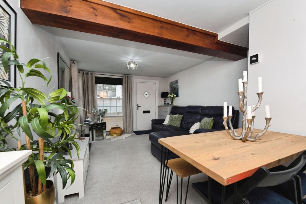 Property photo 3 of 17 Photo