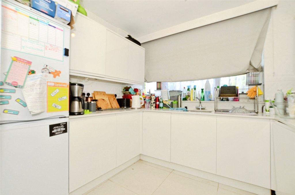 Property photo 3 of 21 Kitchen