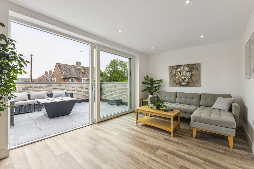 Property photo 1 of 11 Show Home