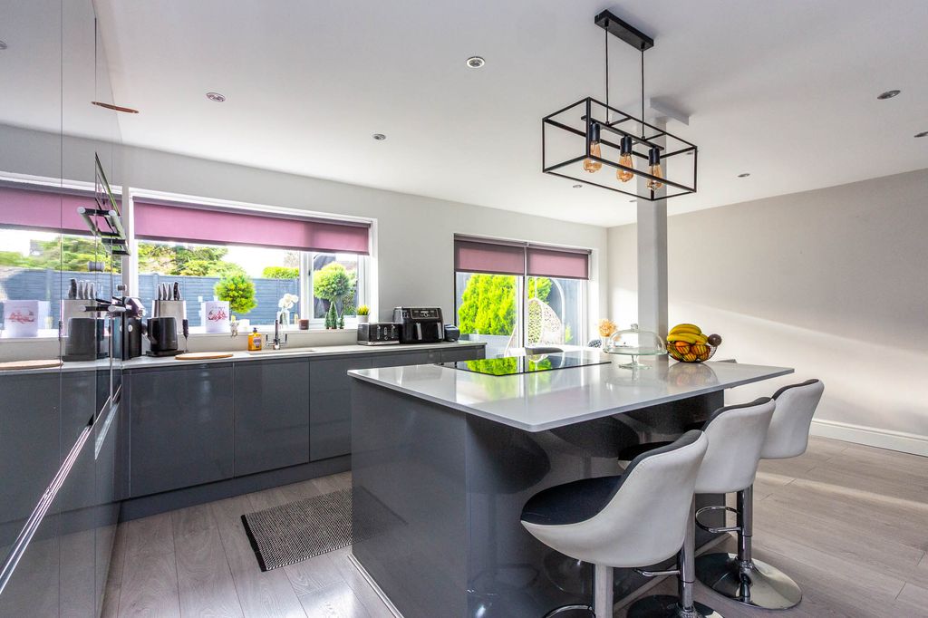 Property photo 3 of 20 Kitchen Area