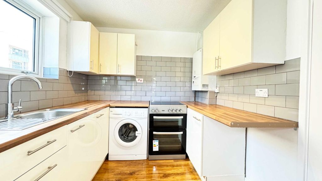 Property photo 2 of 9 Kitchen.Jpg