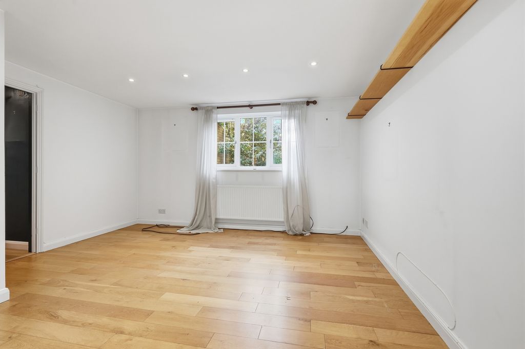 Property photo 3 of 15 Photo 3