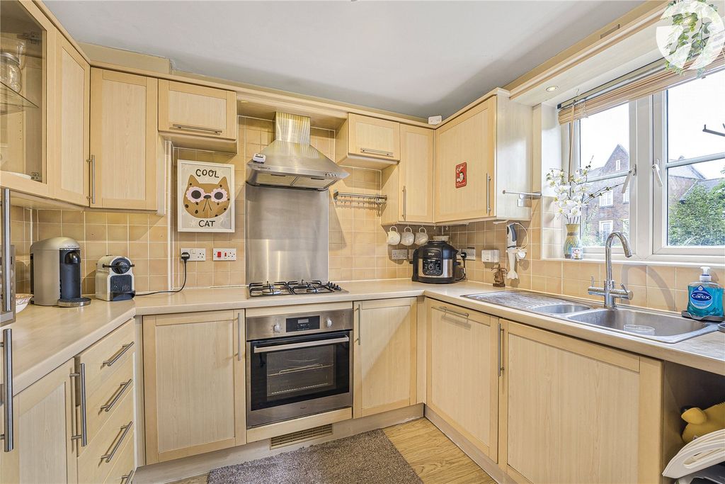 Property photo 3 of 32 Kitchen