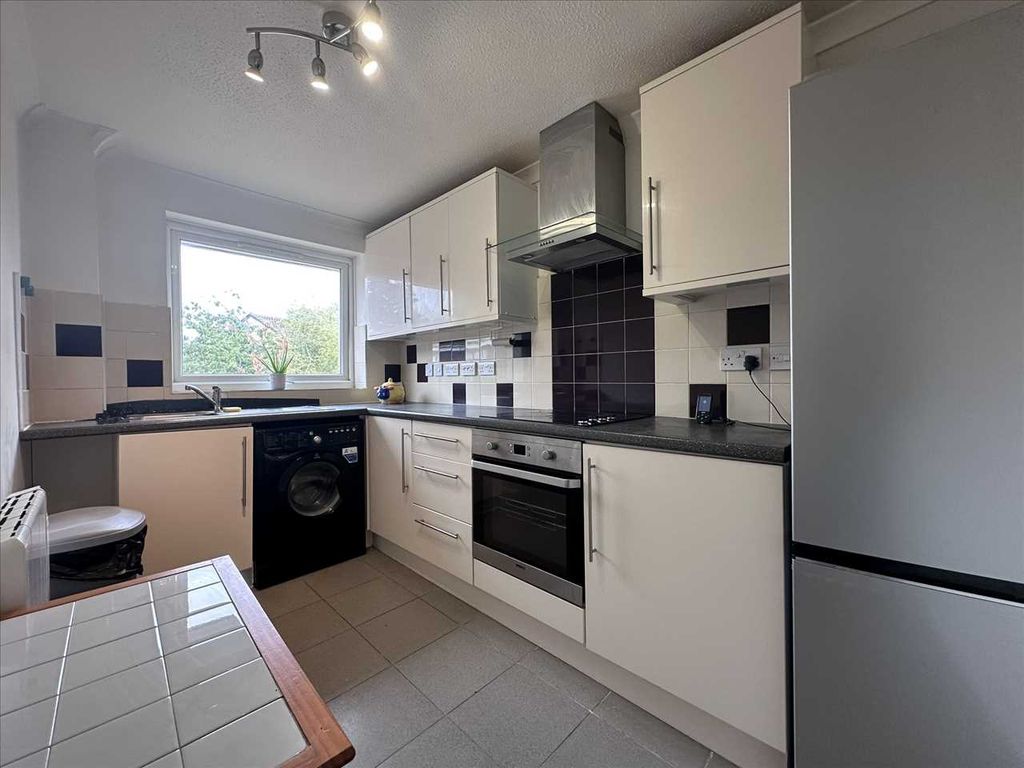 Property photo 3 of 5 Kitchen