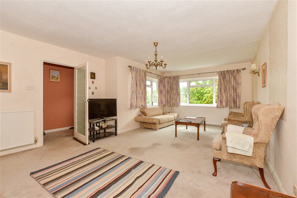 Property photo 3 of 12 Lounge