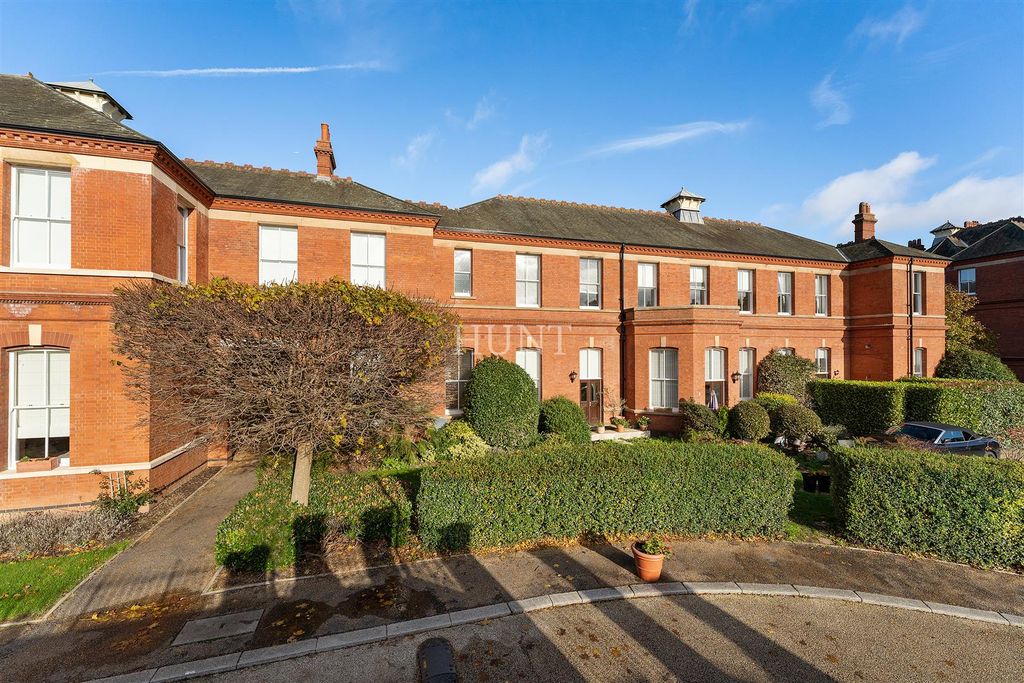 Property photo 2 of 18