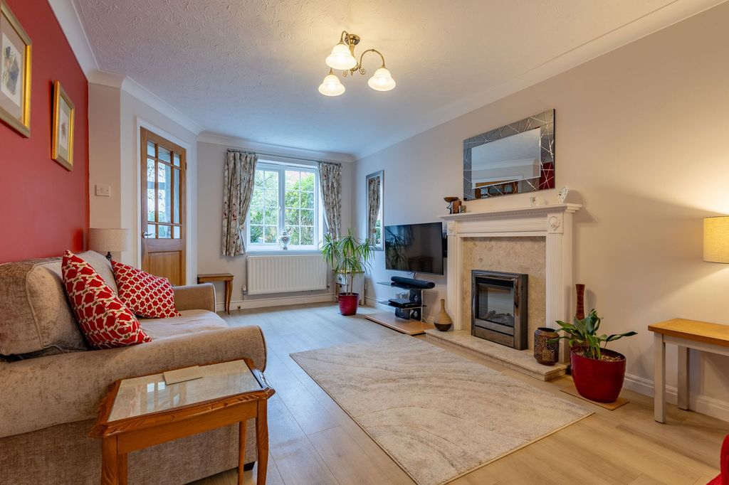 Property photo 2 of 28