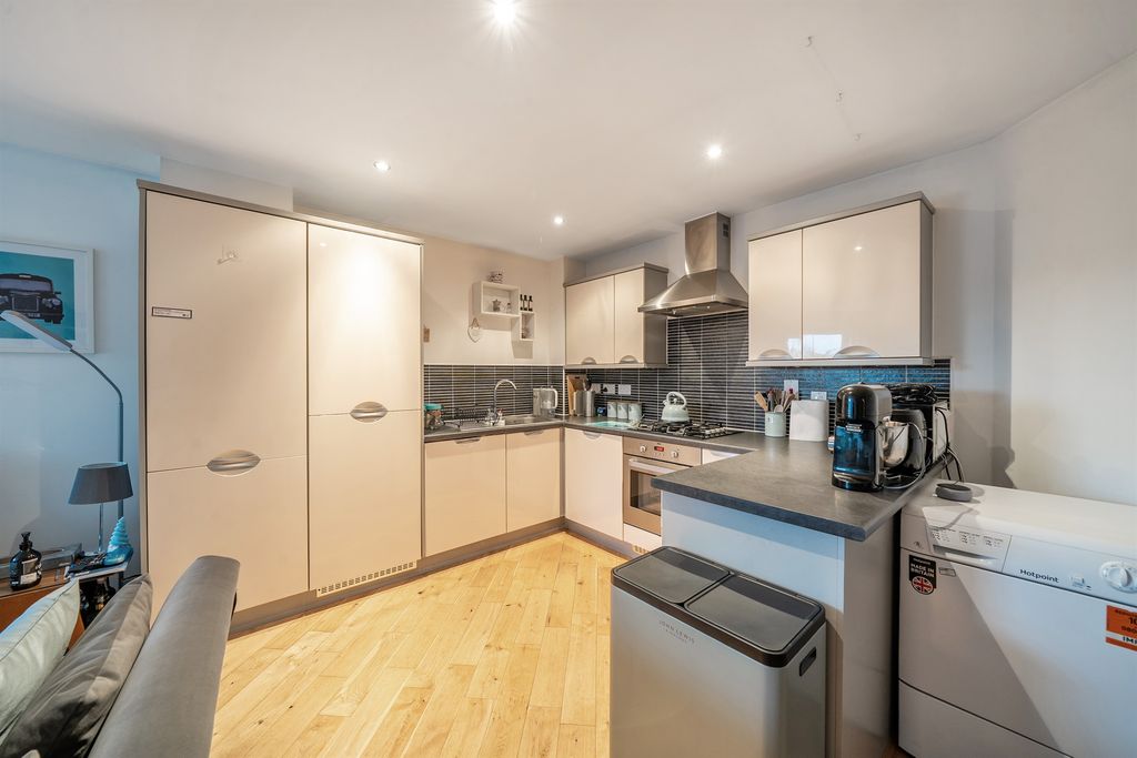 Property photo 2 of 12