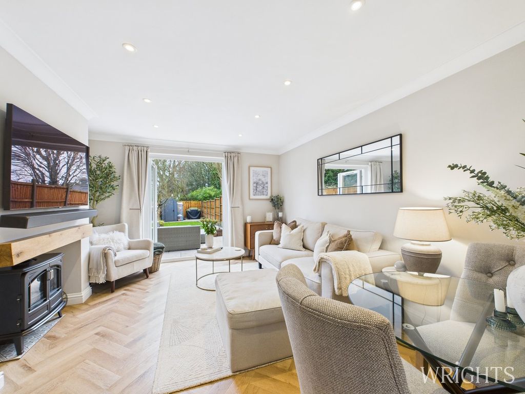 Property photo 2 of 27