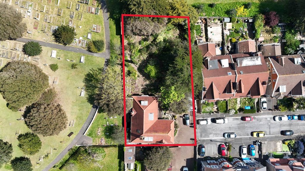 Property photo 3 of 34