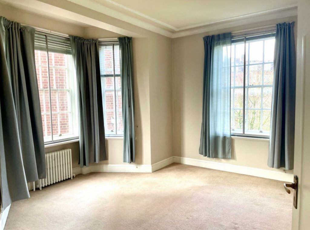 Property photo 3 of 12 Room.Jpg