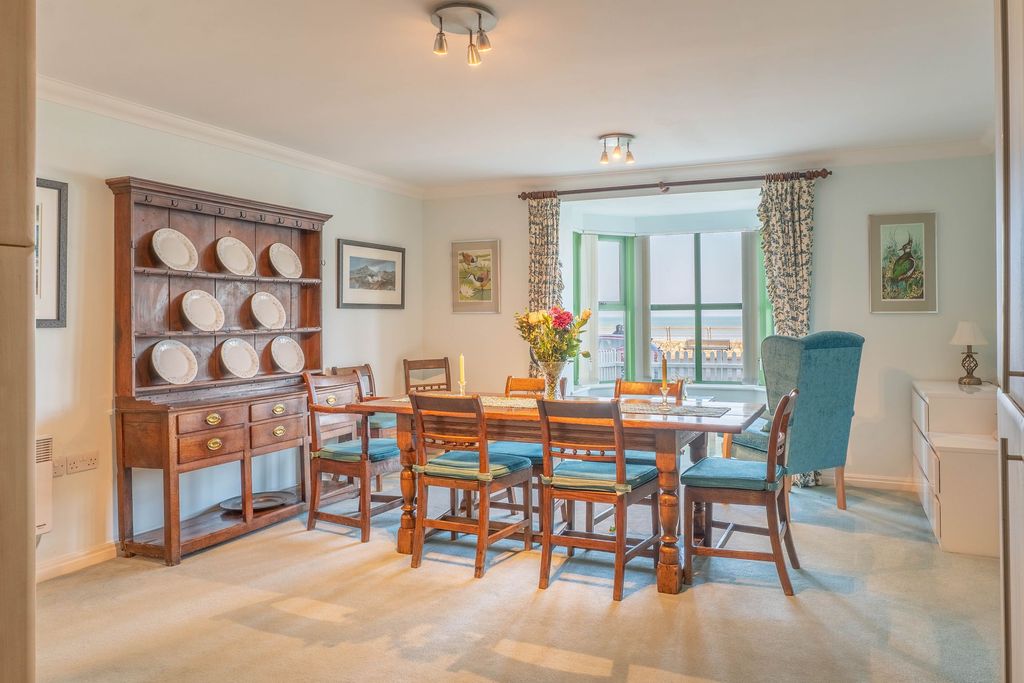 Property photo 3 of 41 Dining Room With Bay To The Fore