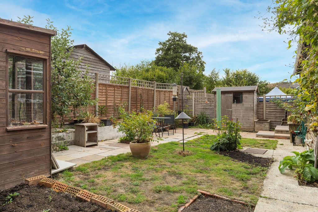 Property photo 2 of 17 Garden