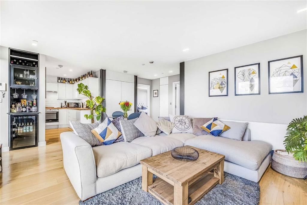 Property photo 2 of 8