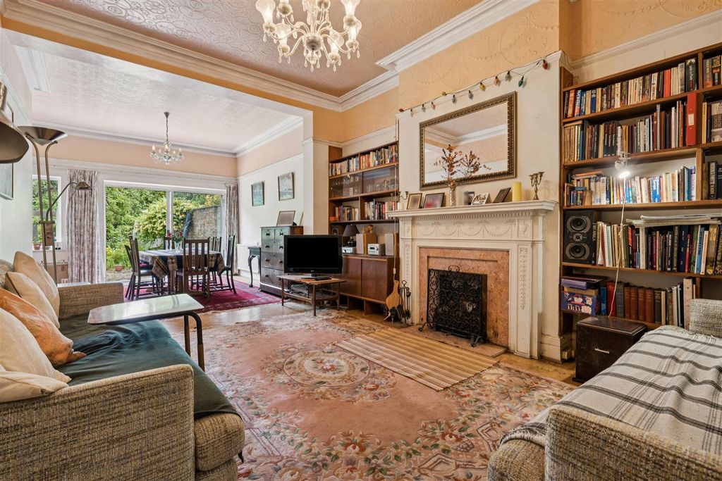 Property photo 2 of 15 Harvard Road, W4 - For Sale