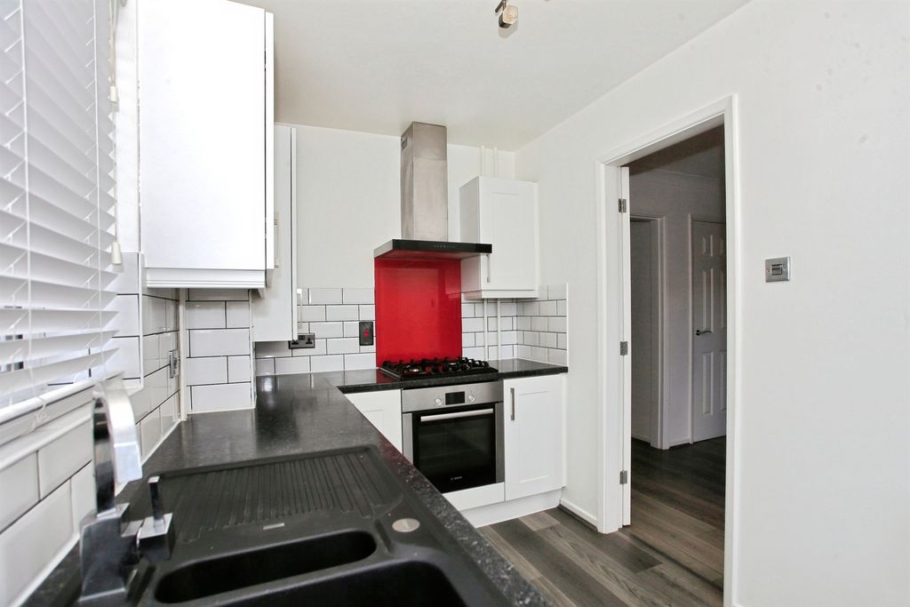 Property photo 3 of 17 Kitchen