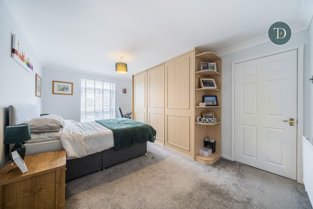 Property photo 3 of 32