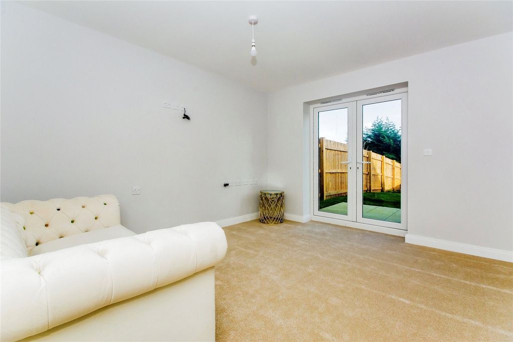 Property photo 3 of 15 Picture No. 02
