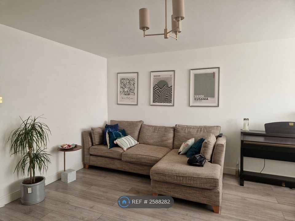 Property photo 2 of 14 Living Room