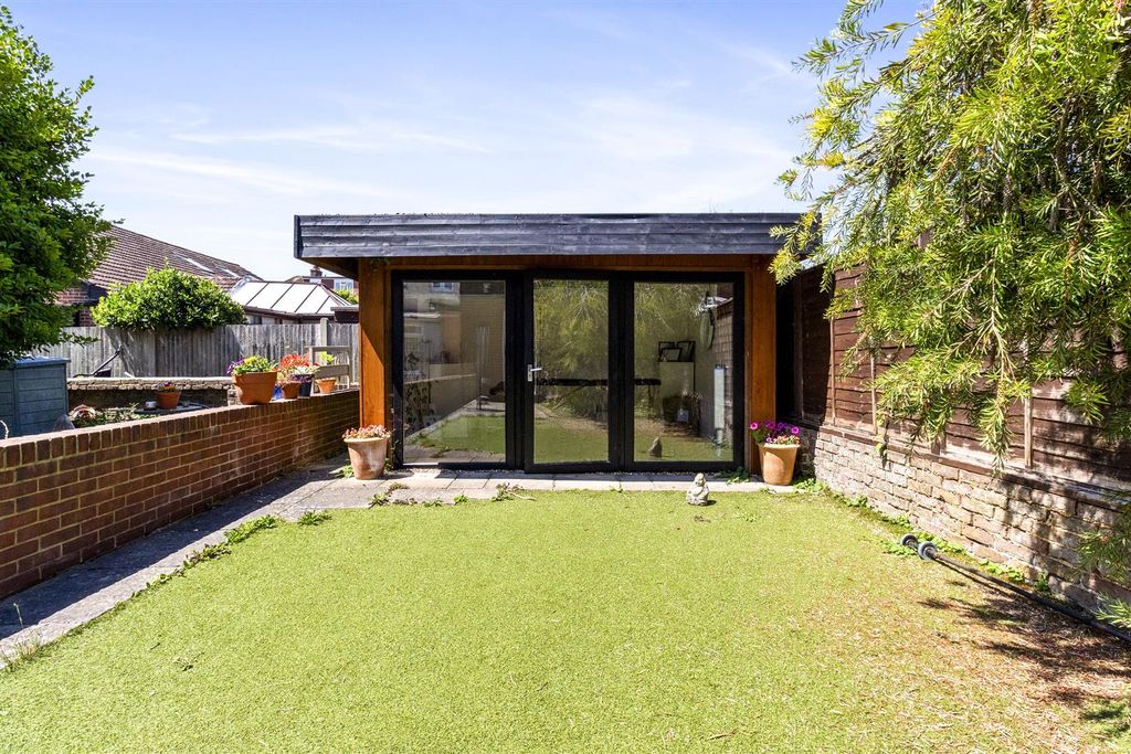 Property photo 2 of 18 Lanfranc, 59-015.Jpg