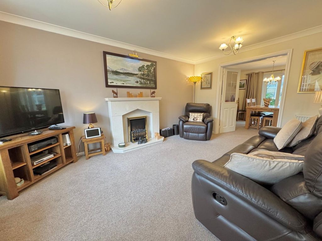 Property photo 3 of 35 Cec6F5A6-F70F-475A-8878-55029B11Bfa0