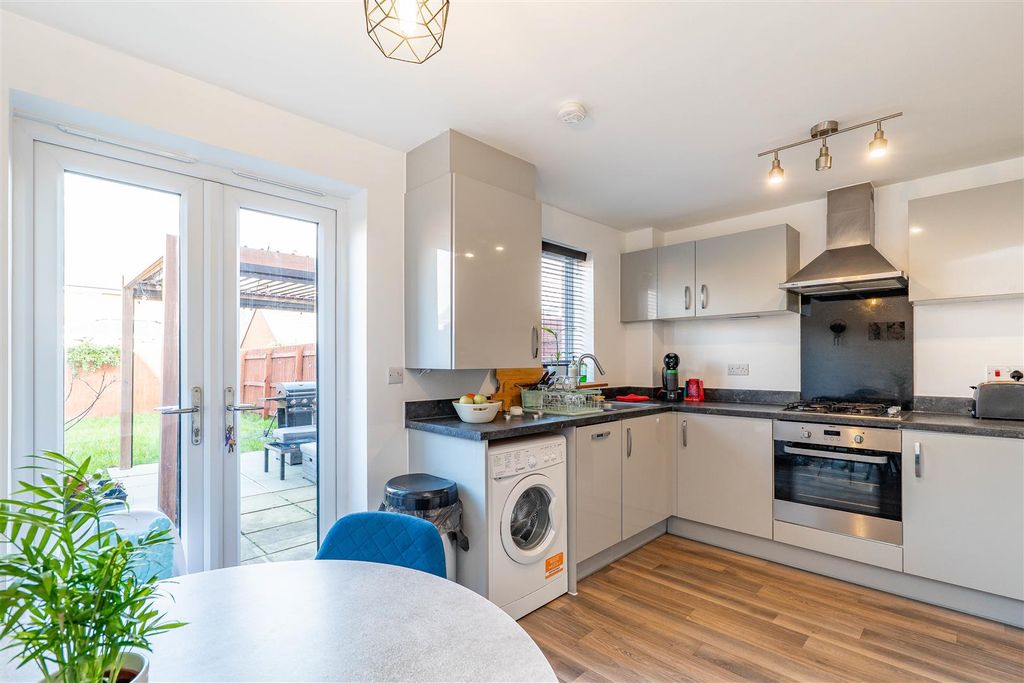 Property photo 3 of 24 Kitchen/Dining Room