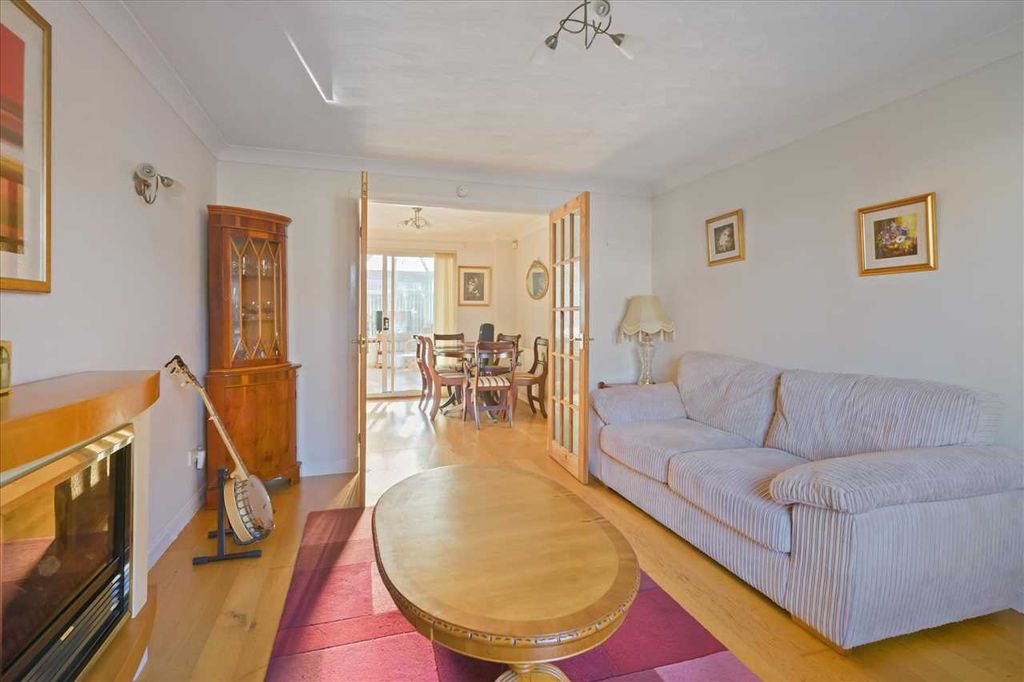 Property photo 2 of 26 Lounge