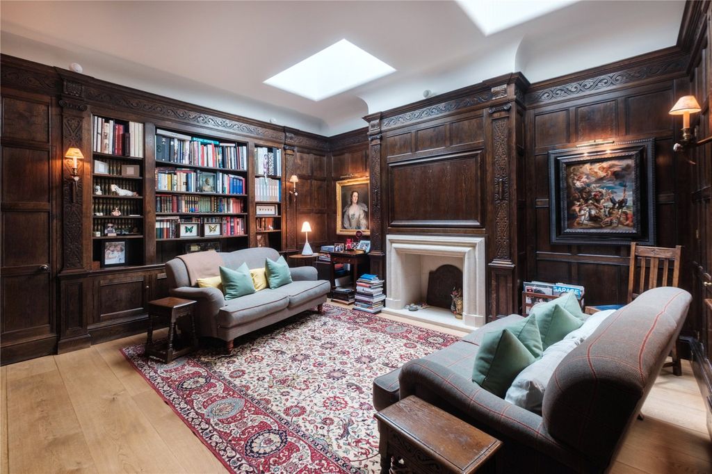 Property photo 2 of 11 Sitting Room