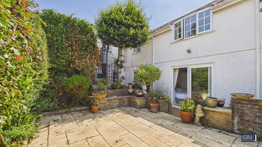 Property photo 2 of 29
