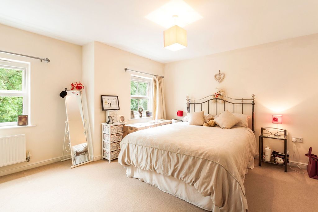 Property photo 2 of 8 20F0c534-5A9A-4771-A