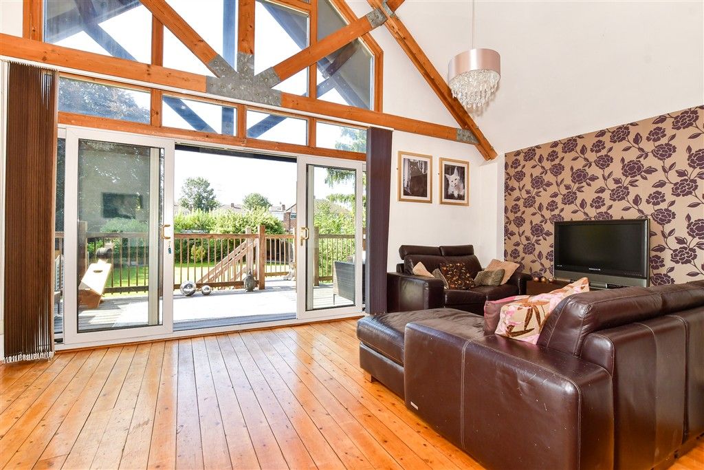 Property photo 1 of 16 Sitting Room