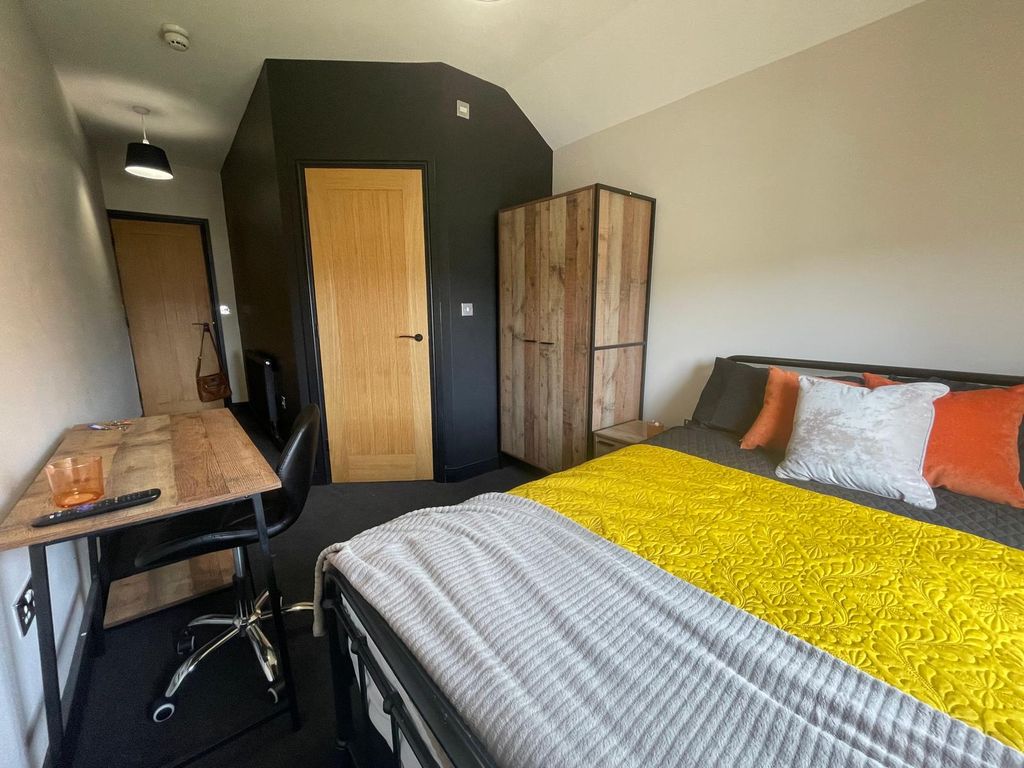 Property photo 3 of 12 Bedroom