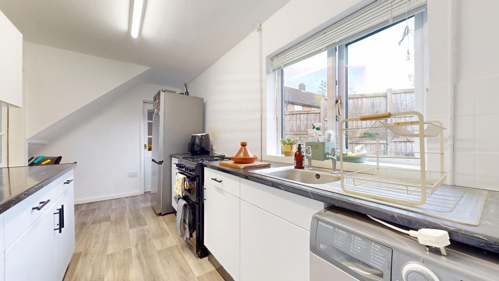 Property photo 3 of 17 4578102