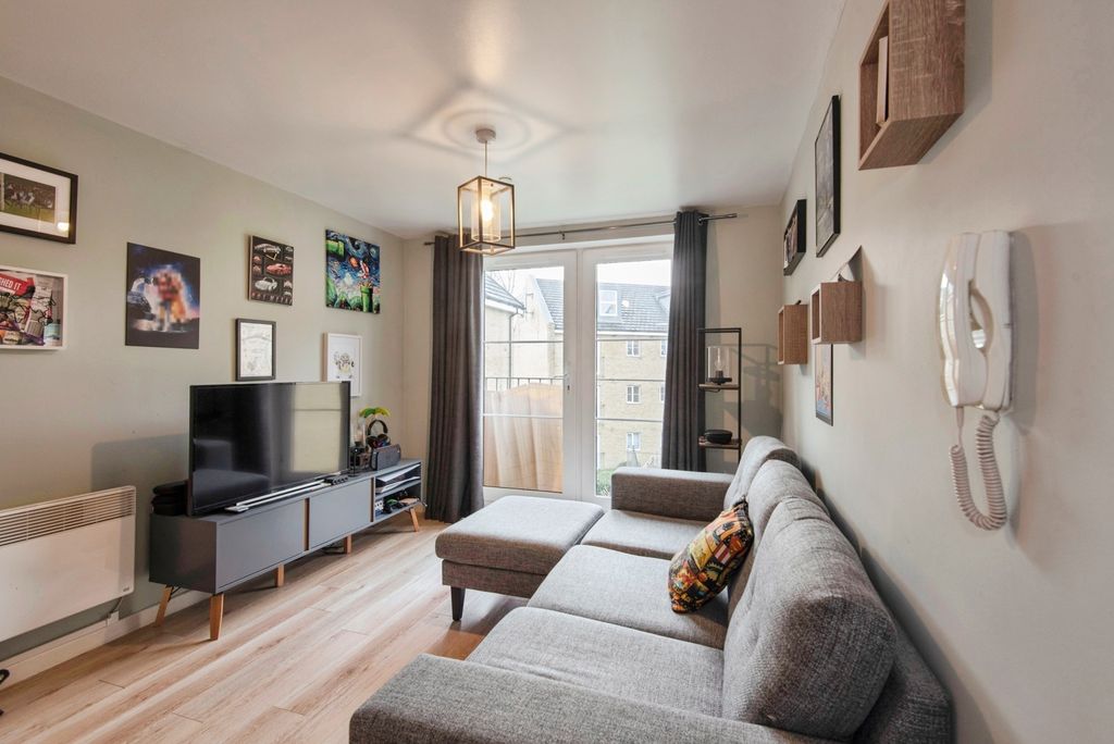 Property photo 2 of 20 Kitchen/Lounge